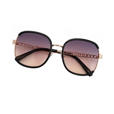 Spalvoti plastikiniai akiniai nuo saulės