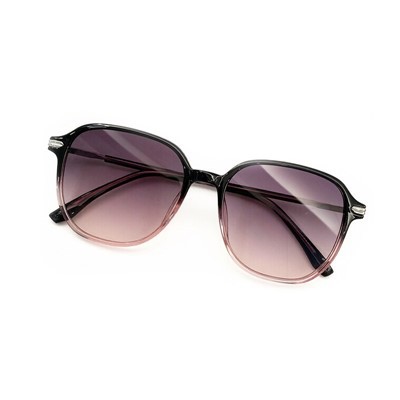 Maži plastikiniai akiniai nuo saulės